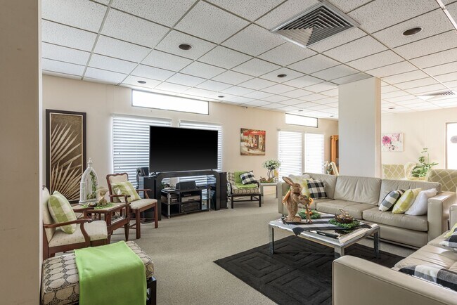 Building Photo - Harbor Oaks Place