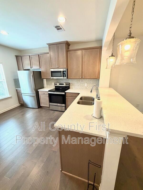 Building Photo - 887 Society Cir