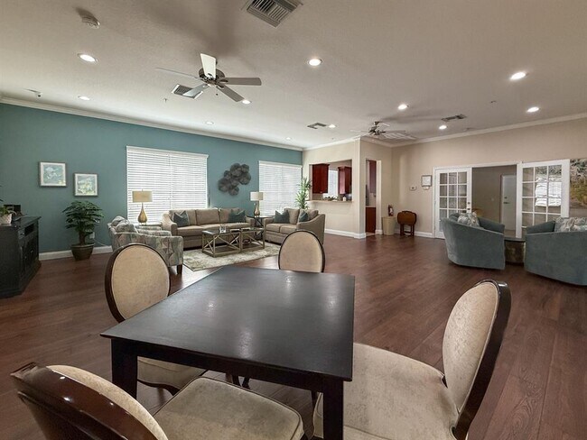Building Photo - 913 Lotus Vista Dr