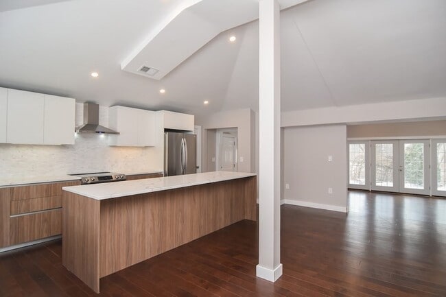 Building Photo - 27 Fenway Dr