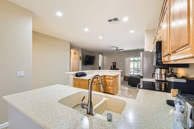 Building Photo - 3 Bed/ 2 Bath House - Large Private Pool