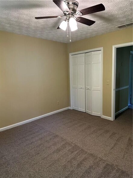 Building Photo - 3305 Maple Ridge Ct