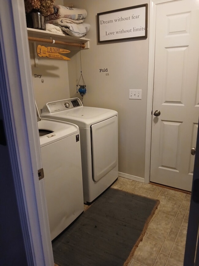 Building Photo - 3603 S Oxbow Dr