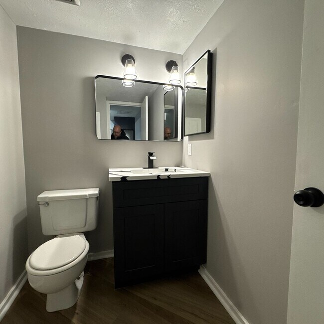 Building Photo - Luxurious 2-Bedroom Apartments with Modern...