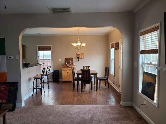 Building Photo - 302 Bonnie Ct