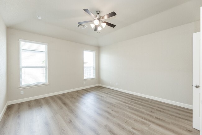 Building Photo - 23818 Hawthorn Dale Ct