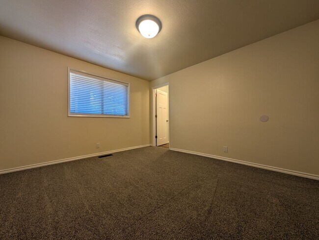 Building Photo - Wonderful 4-Bedroom, 2-Bath Home With Soli...