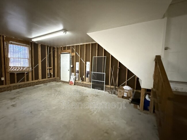 Building Photo - 106 Greenwood Cir