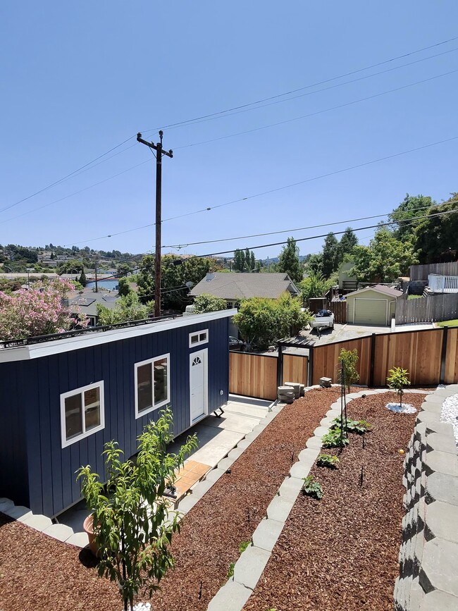 Building Photo - 400 Sixth St