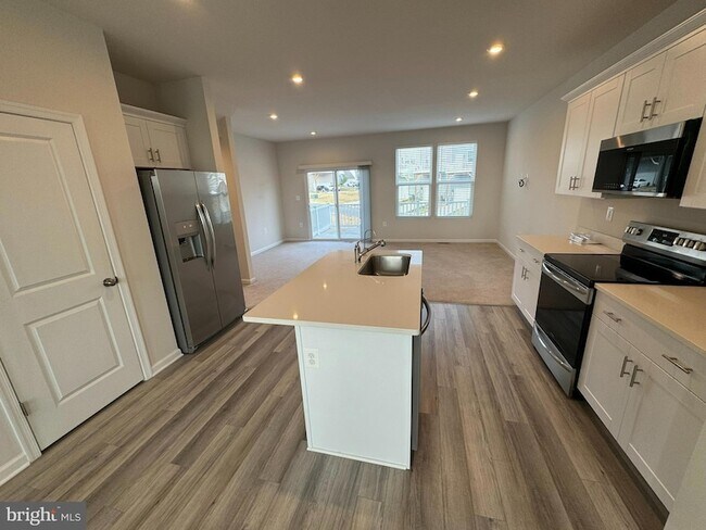 Building Photo - 147 Presidents Pointe Ave