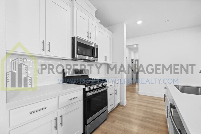 Building Photo - Stunning New 4 Bed / 3 Bath Home | Built i...