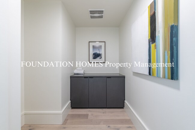 Building Photo - Luxury 2BD/2BA Condo at Union House!  Panoramic Views!  Doorman!  A/C!  FOUNDATION HOMES
