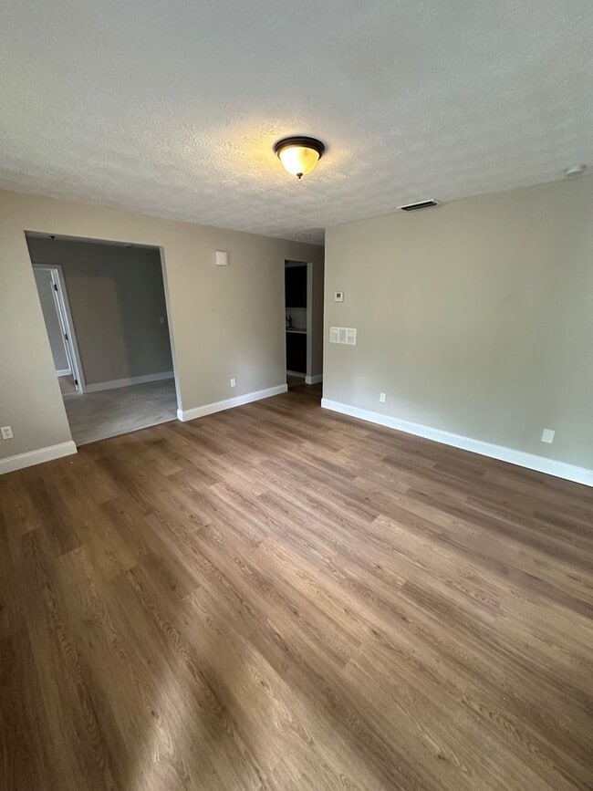 Building Photo - **4/2 BR Single Family home : Available Now