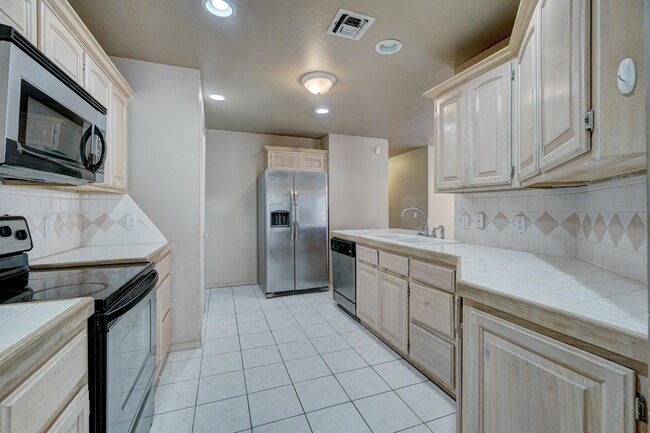 Building Photo - 2733 Tealwood Dr