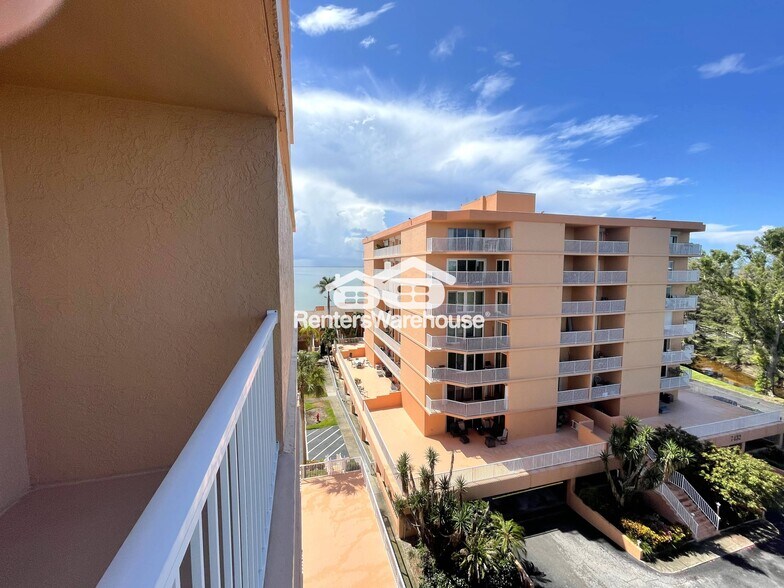 Building Photo - 7430 Sunshine Skyway Ln S