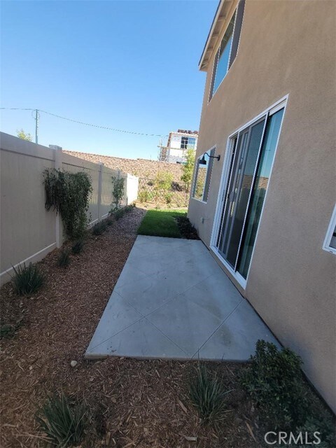 Building Photo - 2058 Bergamot St