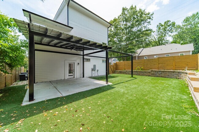 Building Photo - 1401 Kennon St