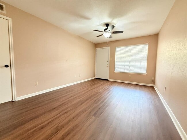 Building Photo - 845 Augusta Dr
