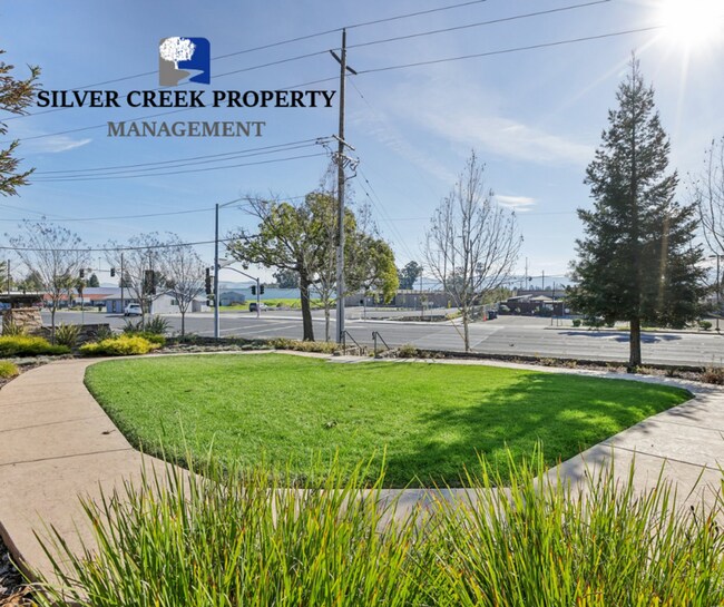 Building Photo - Beautiful Corner-Unit Townhome Near Downtown – 4 Bed | 3 baths