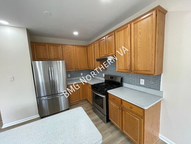 Building Photo - 22525 Maison Carree Square