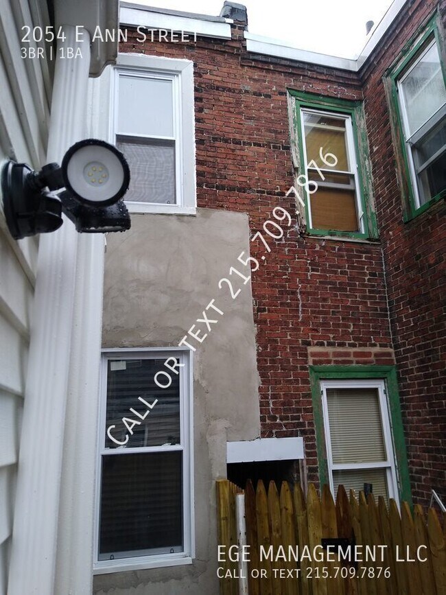 Building Photo - 2054 Ann St