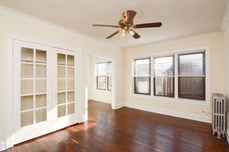 Building Photo - 4646 N Paulina St