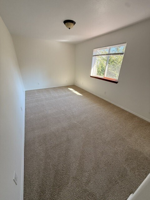 Building Photo - 1554 Amethyst St SE