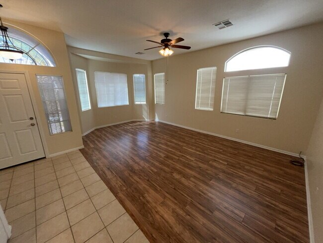 Building Photo - Don't miss out on this single-story home!