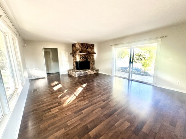 Building Photo - 9071 Paradise Park Dr