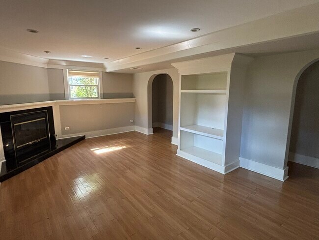 Building Photo - 541 Cypress Dr