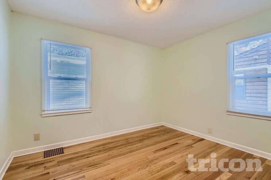 Building Photo - 2942 Zenith Ave N