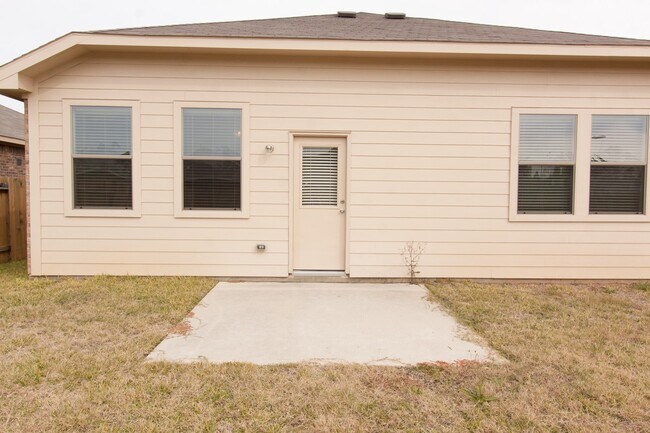 Building Photo - 107 Piney Pathway