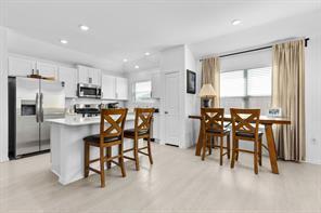 Building Photo - 211 Camargue Dr