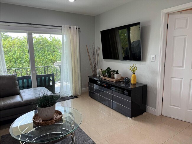 Building Photo - 14036 SW 90th Ave