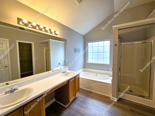 Building Photo - 2261 Charleston Pointe SE