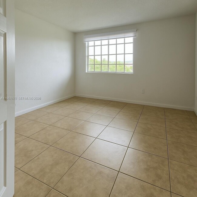 Building Photo - 9715 Fontainebleau Blvd