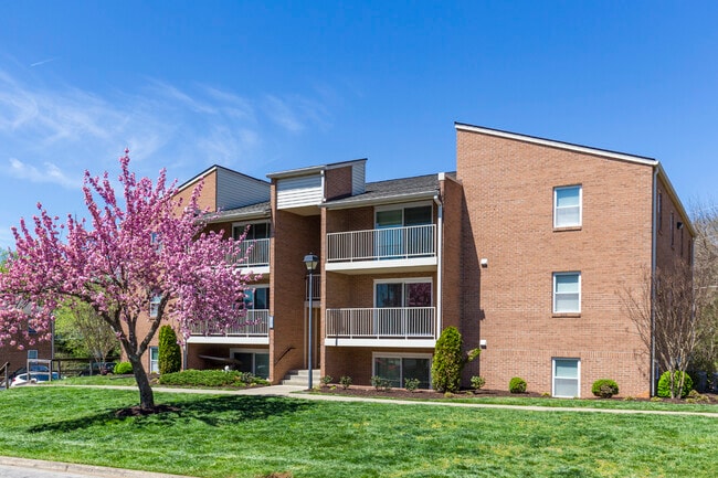 Building Photo - The Crest Apartments