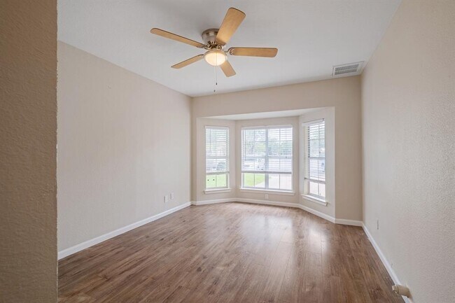 Building Photo - 8900 Pocono Cove