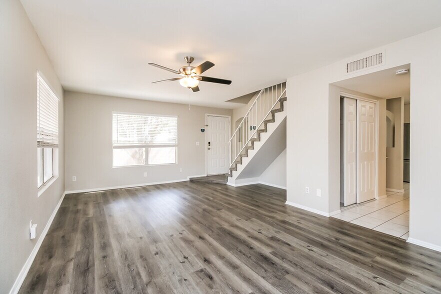 Building Photo - 4758 W Wahalla Ln