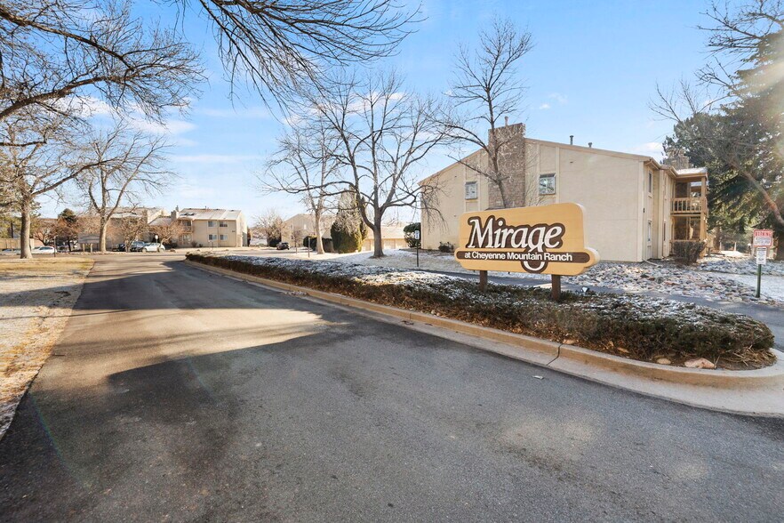 Building Photo - 814 Tenderfoot Hill Rd