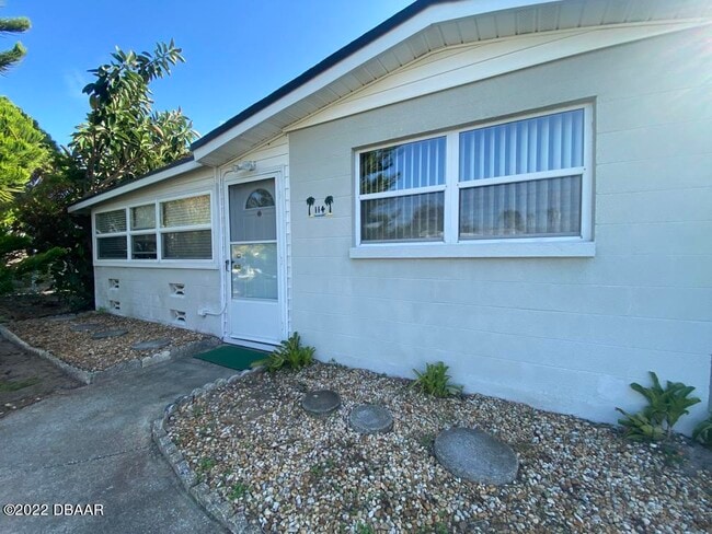 Building Photo - 114 Essex Dr