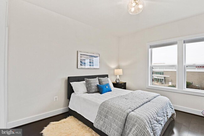 Building Photo - 44742 Tiverton Sq