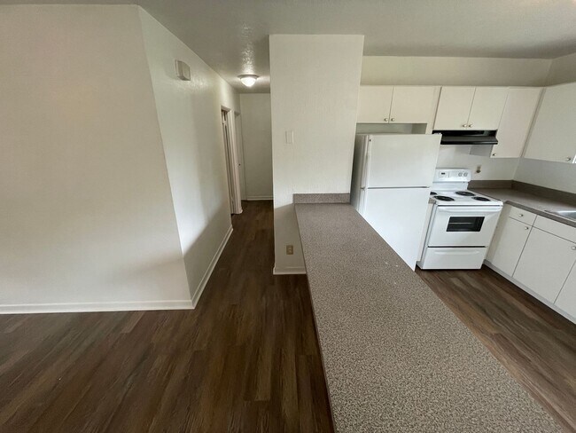 Building Photo - Charming 3-Bedroom Home with 1 Bath and 1-...