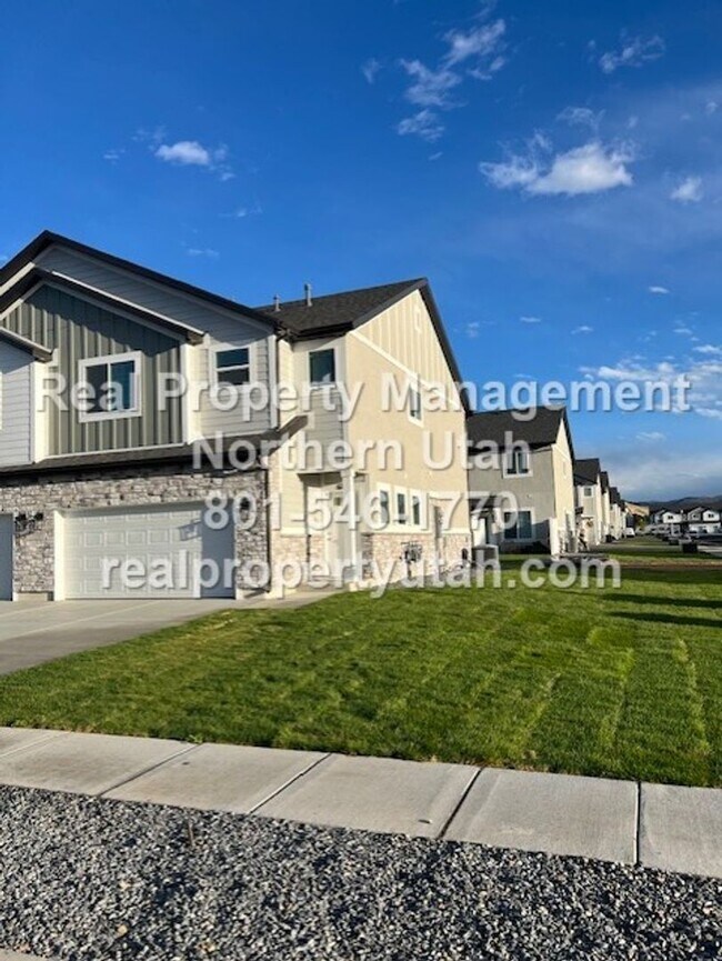 Building Photo - Newly Built 3 Bedroom 2.5 Bath Morgan Town...