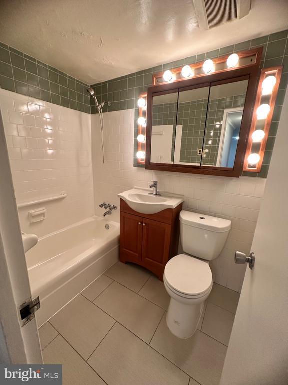 Building Photo - 4600 Duke St