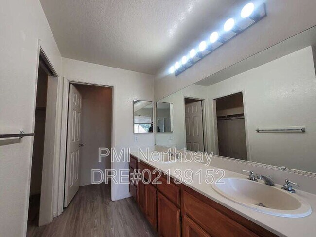 Building Photo - 937 Iron Dr