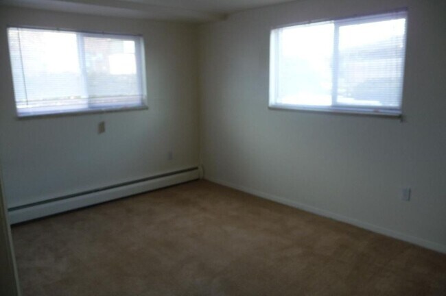 Building Photo - Now Leasing: Updated 2BR in Golden 4-Plex ...