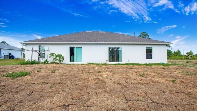 Building Photo - 851 Bedford Dr