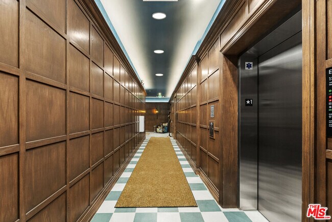 Building Photo - 7428 Santa Monica Blvd