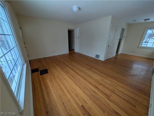 Building Photo - 637 E Wilbeth Rd